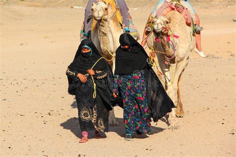 Hurghada Egypte 24 Avril 2015 Les Vieilles Et Jeunes Femmes