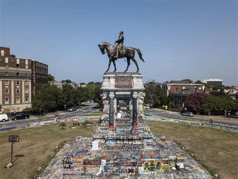 Richmonds Robert E Lee Statue Will Stay In Place Until At Least October