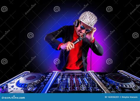 Glamorous Dj Singing In Microphone And Playing On The Turntable At