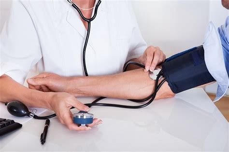 Tekanan darah dalam kehidupan seseorang bervariasi. Berapa Tekanan Darah Normal Orang Dewasa? - Alodokter