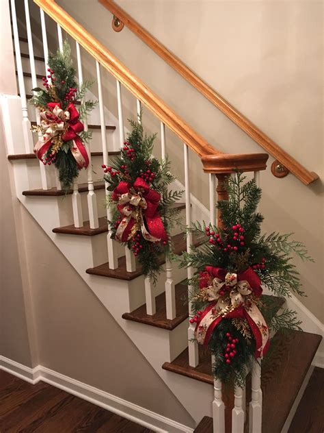 30 Ideas For Decorating Staircase For Christmas