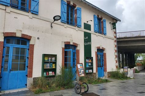 Près De Nantes La Gare Est Devenue Une Librairie En Cœur De Ville