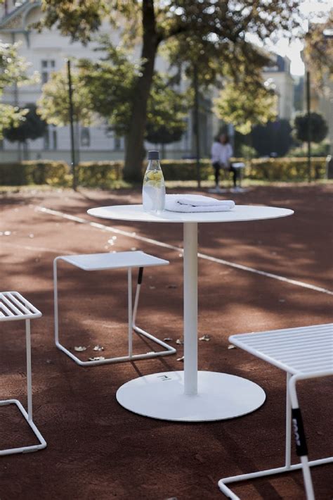 La table de bistro design en aluminium pour votre extérieur. Table ronde de jardin terrasse bistrot extérieur design en ...