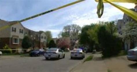 Naked Man Chased Shot At Armed Robbers Say Phila Police Cbs News