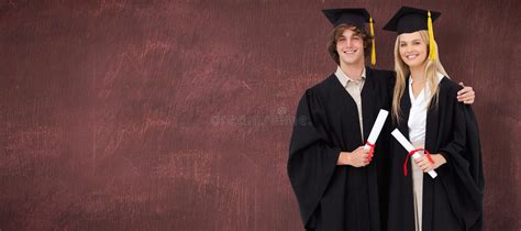 Estudiante Rubio Sonriente En Traje Graduado Imagen De Archivo Imagen