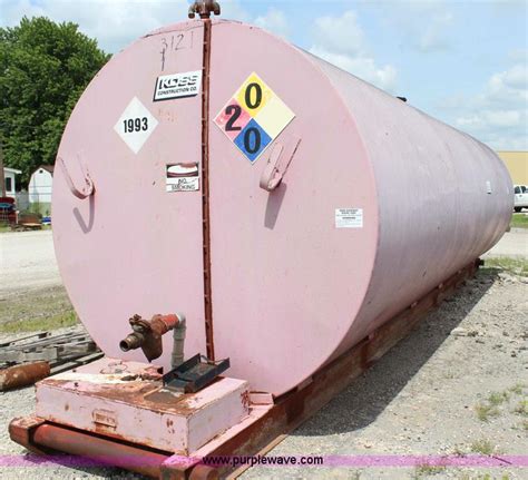 10000 Gallon Fuel Tank In Topeka Ks Item H2735 Sold Purple Wave