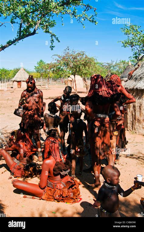 Afrika Himba Leute Stockfotos Und Bilder Kaufen Alamy