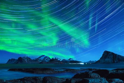 Aurora Boreal Em Noruega Imagem De Stock Imagem De Geleira 150918621