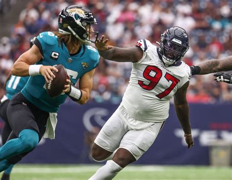 Houston Texans Anchor Defensive Line Re Sign Maliek Collins To Extension