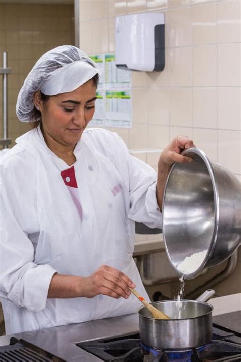 Depuis plus de 25 ans, nous anticipons les évolutions. CAP Cuisine - Titre Professionnel Agent de Restauration ...