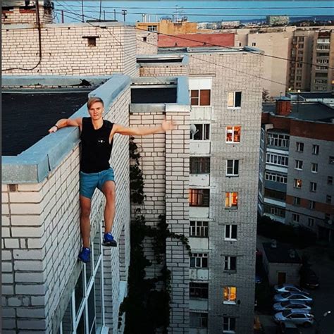 Famed Chinese ‘rooftopper’ Falls To His Death From 62 Storey Building In Stunt Gone Wrong