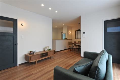 友達や家族とのビデオ通話を、1 クリックで作成します。 サインアップは不要です。 ダウンロードも不要です。 ビデオ会議を 1 クリックで開催します! オープンガーデンとカバードポーチが印象的なアーリー ...