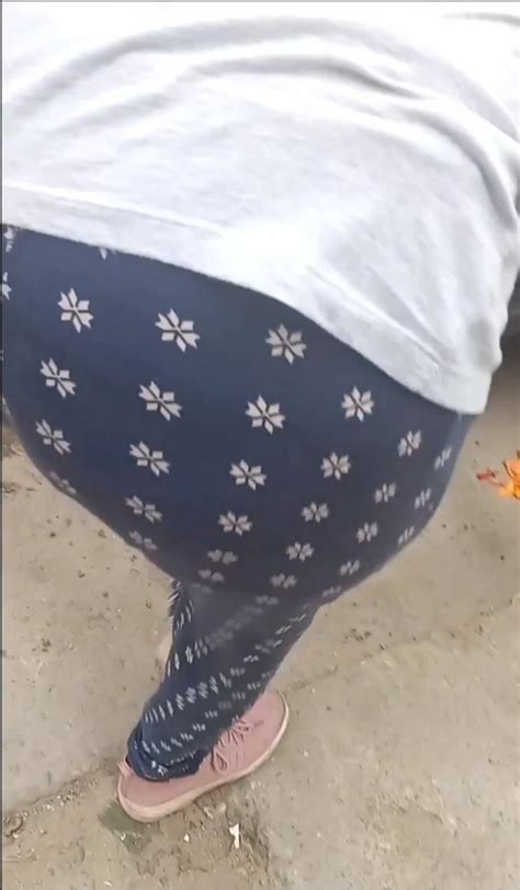 desi girl showing her big ass in pajama