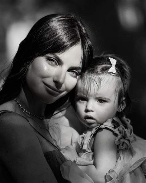 Actress aubrey miles commented on the post, saying that she and husband troy. Thể thao tốc độ|Kelly Piquet-Gái một con 'dụ dỗ' Max ...