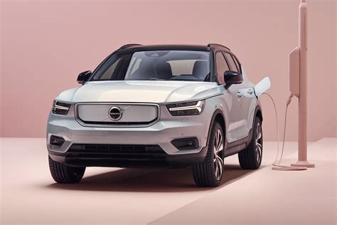 Volvo Unveils Its First All Electric Vehicle The Xc40 Recharge