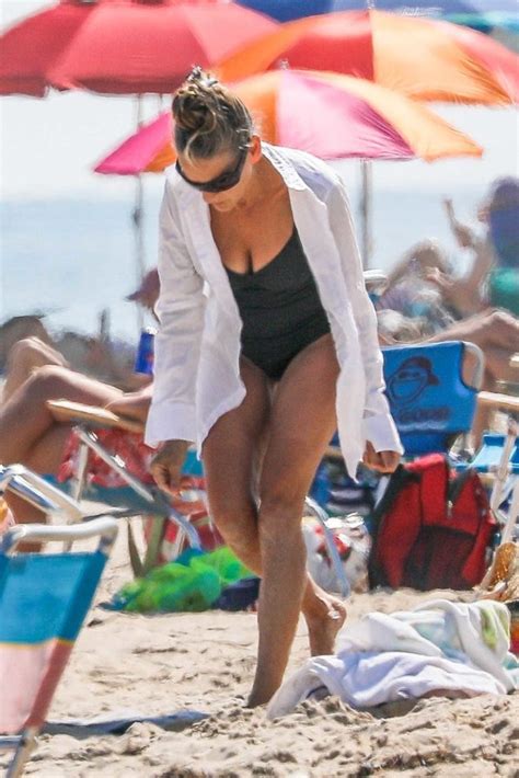 Sarah Jessica Parker In A Black Swimsuit On The Beach In Hamptons New York