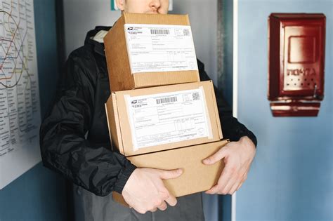how to select the best package forwarding service