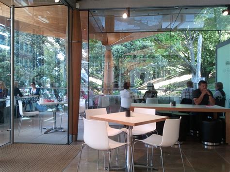 תמונה של ‪aku cafe & gallery‬, קואלה למפור: Auckland Art Gallery Cafe. | Gallery cafe, Home decor ...