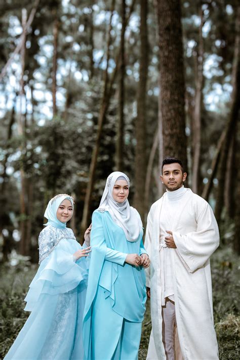 Lantas ku titip puisi kasih agar gelora tidak merintih sengsara pun menyisih. Lirik Lagu Ikhlas - Siti Nurhaliza, Nissa Sabyan & Taufik ...