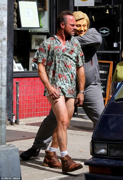 Chris Meloni Runs Around NYC With No Pants On Before Being Held At Gunpoint As
