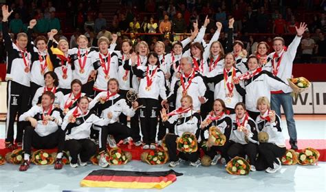 The 2007 world men's handball championship took place from 19 january to 4 february 2007 in germany. Deutsche Handballnationalmannschaft der Frauen