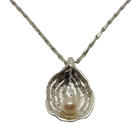 Oyster Shell Pendant Pearl White ⋆ Love From Skye