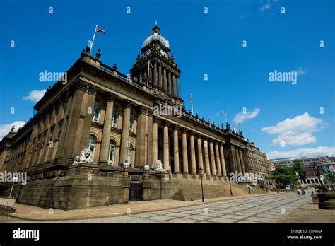 Leeds Town Hall Leeds West Yorkshire Uk Stock Photo Alamy