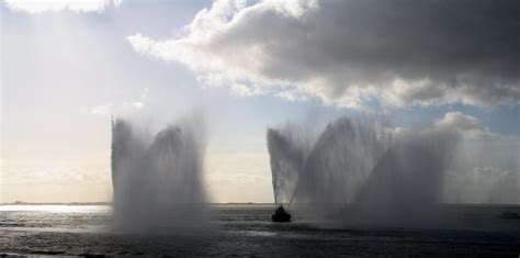 Hij is het oudste kind uit het huwelijk van beatrix, prinses der nederlanden, en claus. Koning Willem-Alexander heropent College De Ruyter | Flickr
