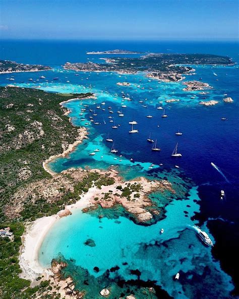 Budelli è un'isola appartenente all'arcipelago di la maddalena, situata all'estremo nord della sardegna presso le bocche di bonifacio. Isola Di Budelli, Italy (Europe) | Sardegna, Arcipelago di ...