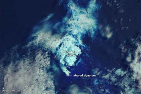 Erupción Volcánica Submarina Crea Una Nueva Isla Vista Al Mar