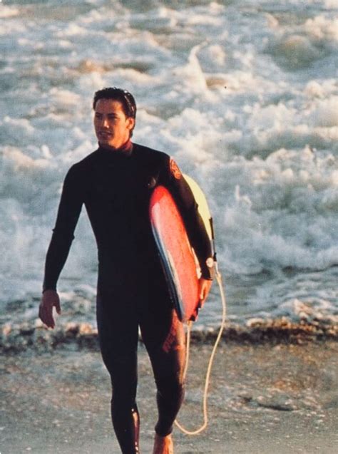 Brad pitt playing the part exactly as keanu reeves would have. Point Break in 2020 | Keanu reeves young, Johnny utah ...