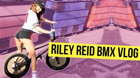 Riley Reid Learns To Ride Bmx At The Onsomeshit Store Acordes Chordify