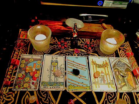 1jj swiss tarot stuart kaplan 2012: Psychic Tarot Readings Via Phone & Internet: Daily 5 card Tarot spread for 02/03/14
