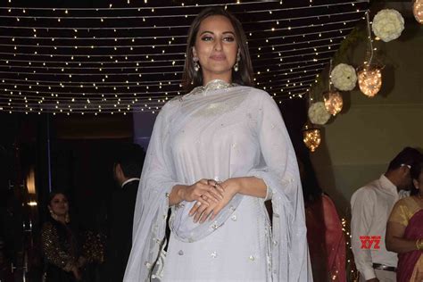 Case Of Fraud Filed Against Sonakshi Sinha In Up Social News Xyz