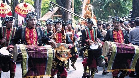 Dagger In Hand Balis Baris Keris Dance Now Bali