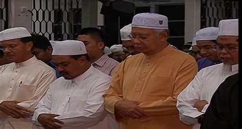 If not, pls keep doing the same thing over and over again and expect different results. mohd najib tun razak. GAMBAR YAB PERDANA MENTERI SEBELUM PEMBUBARAN | JENTAYUABAKA