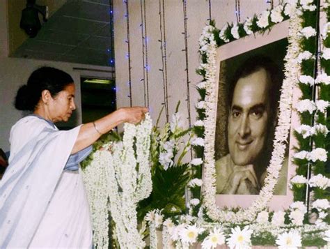 Robert Vadra Priyanka Rahul Sonia Gandhi Pay Tribute To Rajiv Gandhi