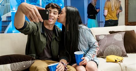 The series centres on siblings in a dysfunctional. Romantic Comedies on Netflix 2019 | POPSUGAR Entertainment UK
