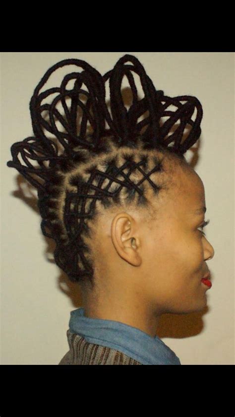 Cana hair style using wool to weave. Protective hair style #natural hair #wool | African threading, Hair threading, African hairstyles