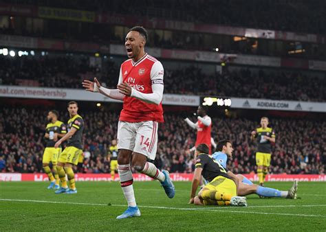 arsenal must sell pierre emerick aubameyang if he refuses to sign contract extension says