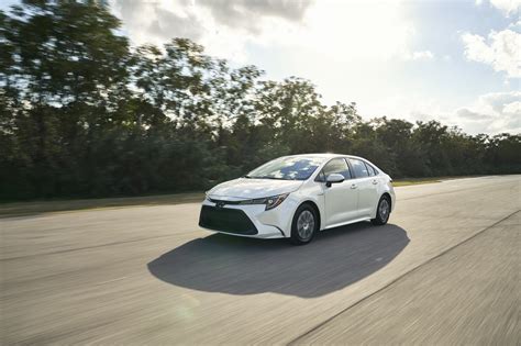 2020 Toyota Corolla Sedan Hybrid Achieves 50 Mpg Combined Autoevolution