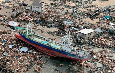 Japan Quake Pray Tsunami Ship Japan Nature Human Quake Hd