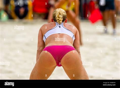 Debilitar Italiano En El Medio De La Nada Hot Beach Volleyball Players