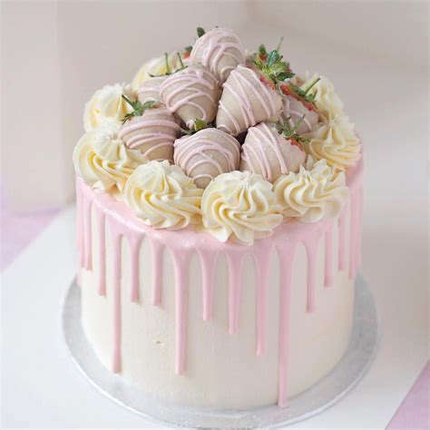 white chocolate and strawberry drip cake 🎂 🍓🌸☁️ classic vanilla sponge layered with white