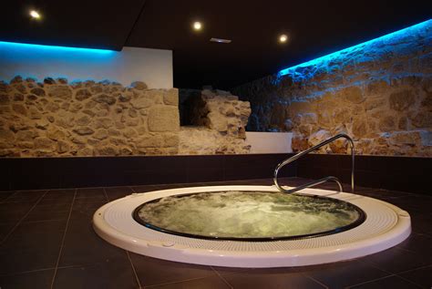 La rehabilitación del hotel mezcla la modernidad con el respeto por el edificio original, con amplios espacios y habitaciones que lo convierten en un hotel 4* espléndido. Hospedería Conventual Sierra de Gata | Hospederías de ...