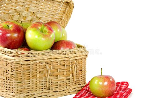 Apples In Picnic Basket Stock Image Image Of Fruit Nutrition 44536679