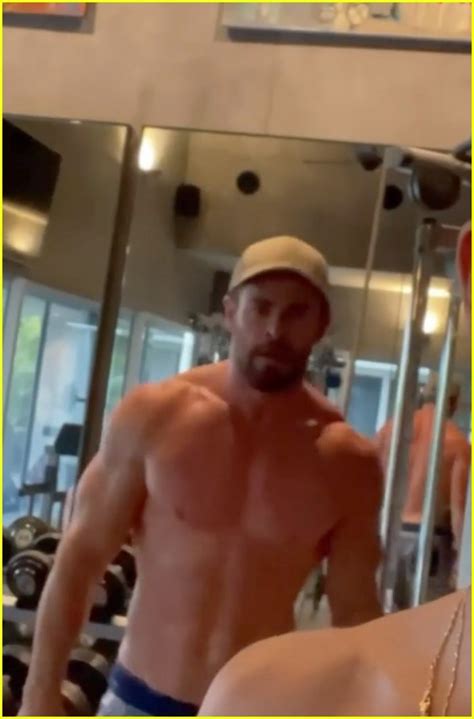 Chris Hemsworth S New Shirtless Workout Video Shows Off His Incredible Physique Watch Now
