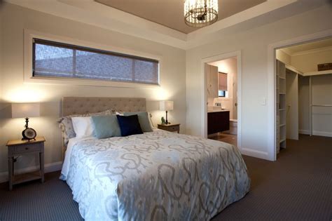 Master bedrooms sometimes double as living spaces, especially when space in your home is tight, so if to make your room feel bigger and draw the eye upward, hang drapes higher than your window frames. 13928dee99e3698d13407a927e8adb39.jpg 750×499 pixels ...