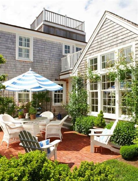The most perfect New England beach house patio. | Backyard ...