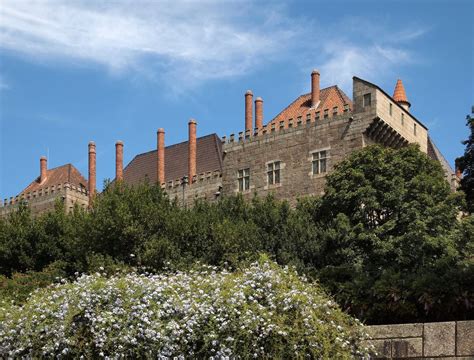 Wir haben hier unsere top 10 sehenswürdigkeiten portugals (nur festland) ausgewählt. Guimaraes Pictures | Photo Gallery of Guimaraes - High ...